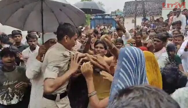 मध्य प्रदेश के दमोह में पुलिस-ग्रामीण आमने-सामने, तनावपूर्ण माहौल