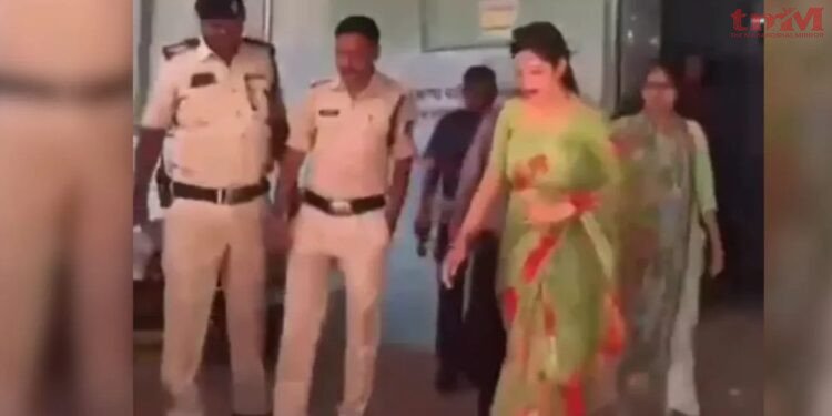 भोपाल में ससुर की RTI से खुला फर्जी IAS होने का राज