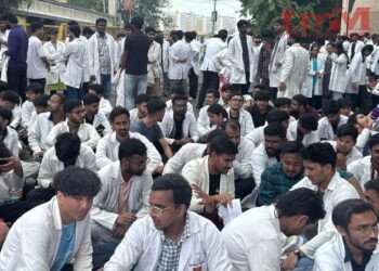 राजधानी भोपाल में स्टाइपेंड बढ़ाने की मांग को लेकर इंटर्न डॉक्टरों का प्रदर्शन,मुख्यमंत्री निवास के बाहर आंदोलन