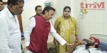 सागर जहरीली शराब कांड : डिप्टी सीएम ने जहरीली शराब से प्रभावित मरीजों और उनके परिजनों से की मुलाकात