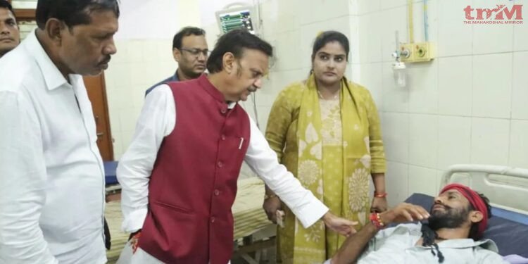 सागर जहरीली शराब कांड : डिप्टी सीएम ने जहरीली शराब से प्रभावित मरीजों और उनके परिजनों से की मुलाकात