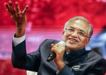 चुनाव आयोग में मुख्य चुनाव आयुक्त (CEC) ज्ञानेश कुमार के कार्यकाल को लेकर एक बार फिर सवाल उठ रहे