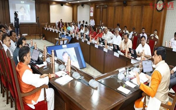 MP कैबिनेट के फैसले: प्रत्येक विधानसभा में स्पोर्ट्स कॉम्प्लेक्स बनेगा, 2800 MW बिजली खरीदने का निर्णय, रतलाम-सिंगरौली में एयरपोर्ट, सुगम परिवहन योजना को मंजूरी