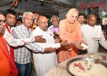 जबलपुर के हरे कृष्णा आश्रम भेड़ाघाट में वृंदावन जैसा नजारा
