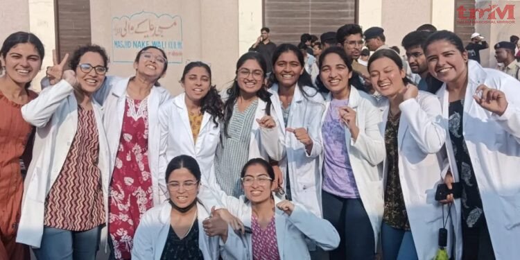 अब इंटर्न डॉक्टरों को 21,500 रुपए मासिक स्टाइपेंड मिलेगा,सरकार के फैसले के बाद बड़ी राहत,स्टाइपेंड में 50 प्रतिशत की बढ़ोतरी