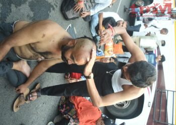मध्य प्रदेश शिक्षक भर्ती के वेटिंग कैंडिडेट्स मुंडन करवा कर सीएम हाउस घेरने निकले