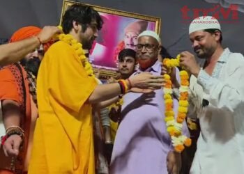 बागेश्वर धाम के पीठाधीश्वर पंडित धीरेंद्र कृष्ण शास्त्री का सलमान खान ने किया स्वागत