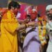 बागेश्वर धाम के पीठाधीश्वर पंडित धीरेंद्र कृष्ण शास्त्री का सलमान खान ने किया स्वागत
