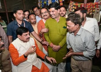 जबलपुर प्रवास के दौरान मुख्यमंत्री डॉ. यादव ने बरेला में सड़क किनारे पी चाय,सास-बहु ढाबे पर भी रुके