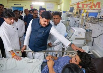 ग्वालियर हादसा : मुख्यमंत्री मोहन यादव और केंद्रीय मंत्री सिंधिया मंदिर के समीप घायलों से मुलाकात करने पहुंचे,ढाँढस बँधाया
