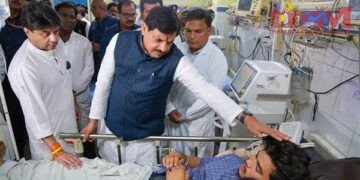 ग्वालियर हादसा : मुख्यमंत्री मोहन यादव और केंद्रीय मंत्री सिंधिया मंदिर के समीप घायलों से मुलाकात करने पहुंचे,ढाँढस बँधाया