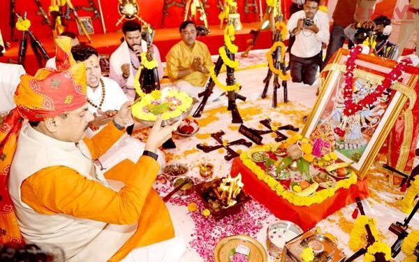 इंदौर में मुख्यमंत्री डॉ. यादव शस्त्र-पूजन किया, कहा- भारतीय संस्कृति, शौर्य और कर्तव्यनिष्ठा का प्रतीक